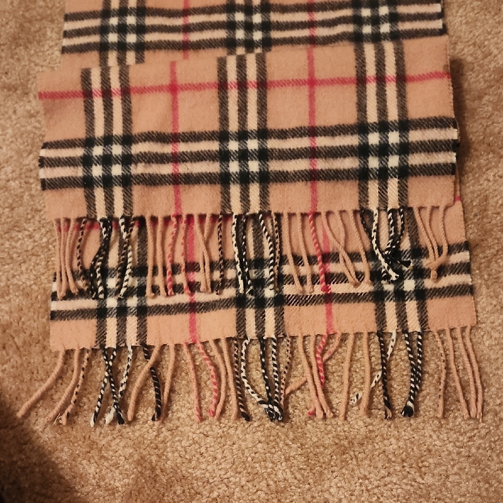 Burberry Lambswood Scarf - Picture 3 of 15